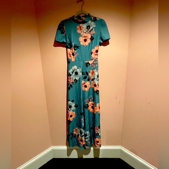 Pretty floral feminine maxi dress - Picture 2 of 5